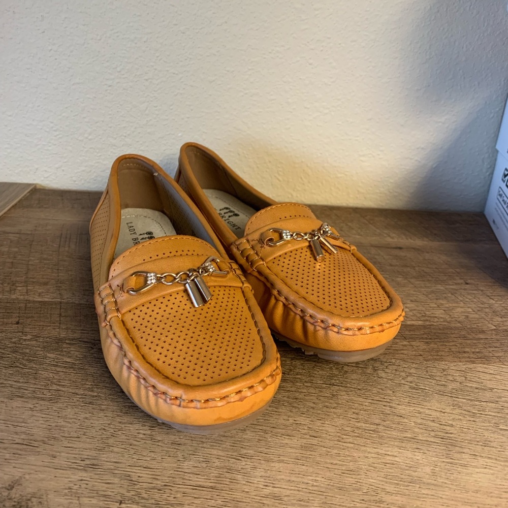 Lady Bright. Size 7.5 Dark Camel color